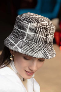 Grey mink hat with contrast prints in black. Black cotton lining