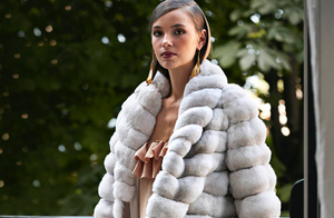Chinchilla fur is a combination of softness and smoothness, the finest fur ever that makes chinchilla coat and chinchilla jacket luxury objects of desire of every high-standard women.