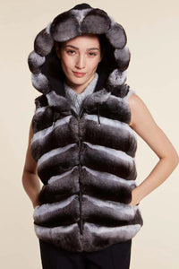 Short chinchilla vest with fur on the front and fur trimmed hood. The back part and the hood are made of padded and quilted cashmere