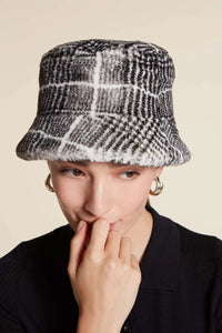 Grey mink hat with contrast prints in black. Black cotton lining