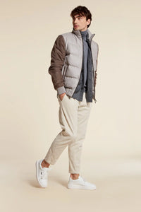 Short mens cashmere puffer jacket made of LoroPiana cashmere fabric, padded and quilted. Suede sleeves. Zip fastening. 